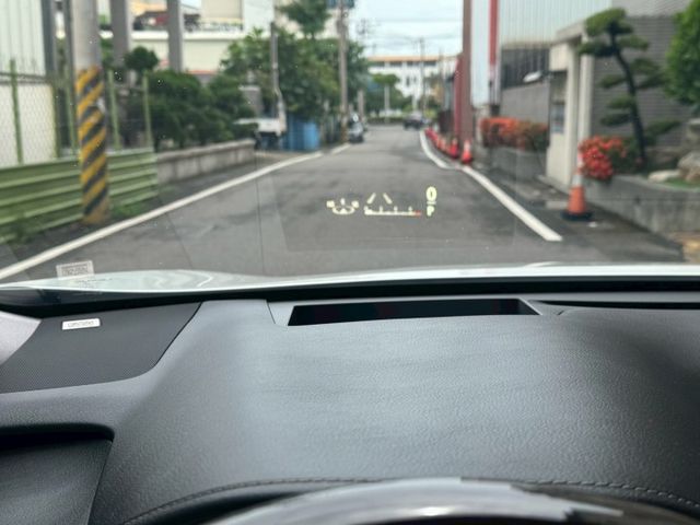 保證實車實價 / LEXUS RX350 雙前+後座 電動調整 / 全景天窗 / 電動尾門 / 導航 / 倒車顯影  第10張相片