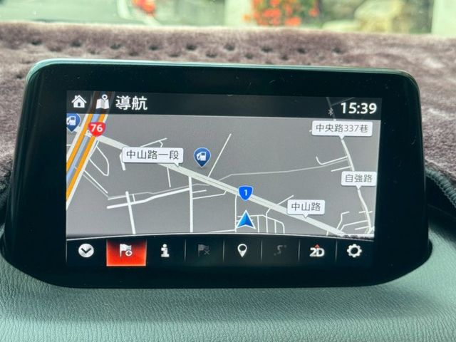 保證實車實價 / 2.0  5D / 摸門 / 盲點 / 導航 / 倒車影像  第6張相片