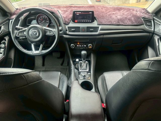 保證實車實價 / 2.0  5D / 摸門 / 盲點 / 導航 / 倒車影像  第13張相片