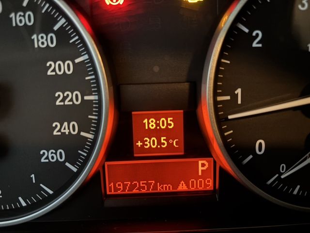BMW寶馬 320I SEDAN ZA  第8張相片