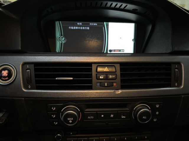 BMW寶馬 320I SEDAN ZA  第9張相片