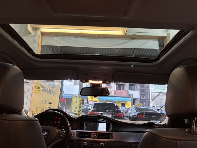 BMW寶馬 320I SEDAN ZA  第12張相片