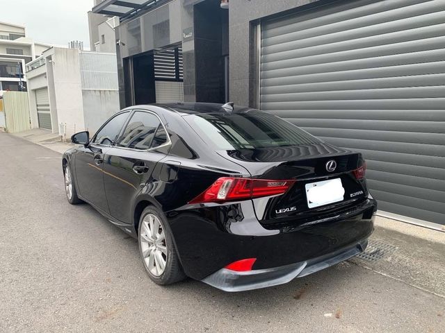LEXUS凌志 IS 300H  第2張相片