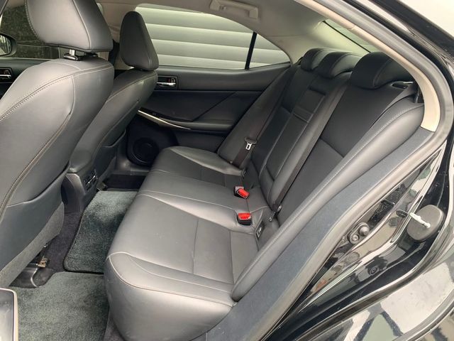 LEXUS凌志 IS 300H  第10張相片