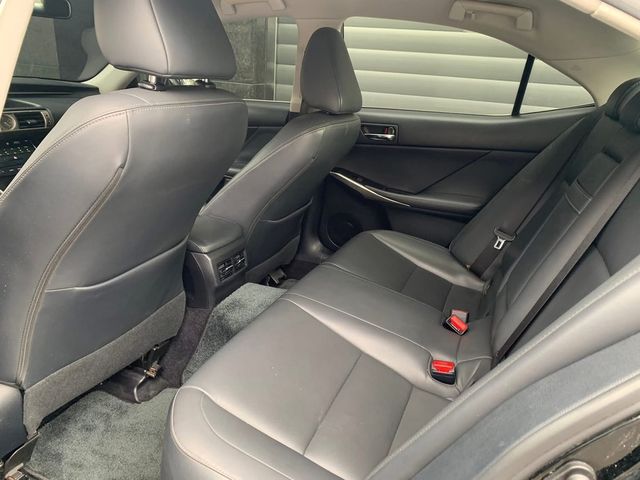 LEXUS凌志 IS 300H  第12張相片