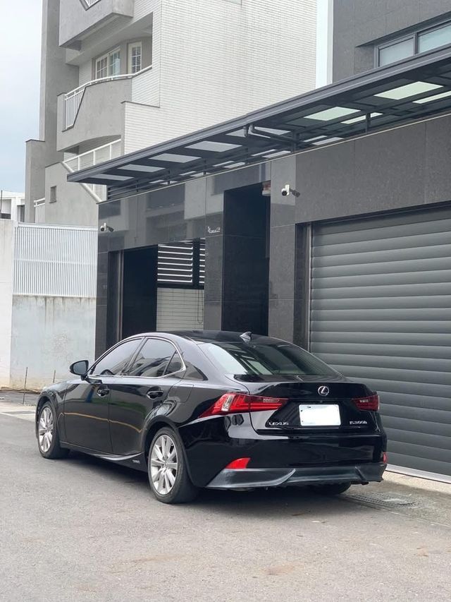 LEXUS凌志 IS 300H  第14張相片