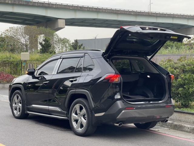 TOYOTA豐田 RAV4  第3張相片