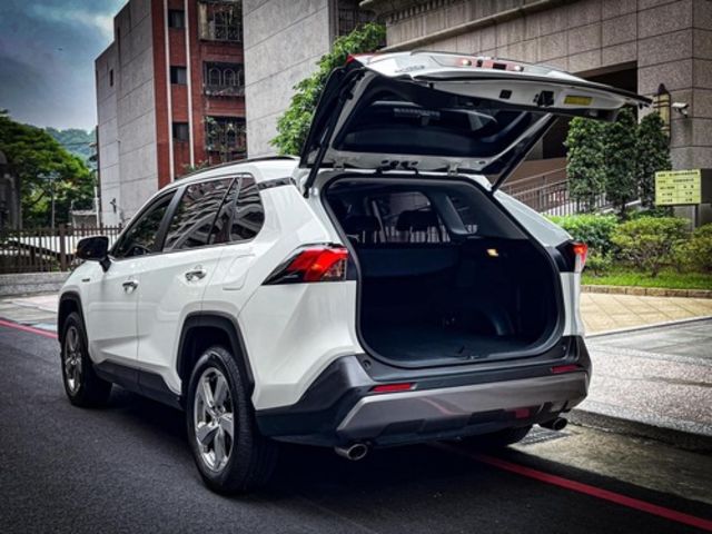 TOYOTA豐田 RAV4  第8張相片