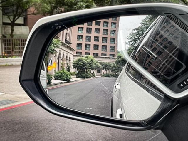 TOYOTA豐田 RAV4  第7張相片