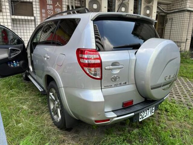TOYOTA豐田 RAV4  第2張相片