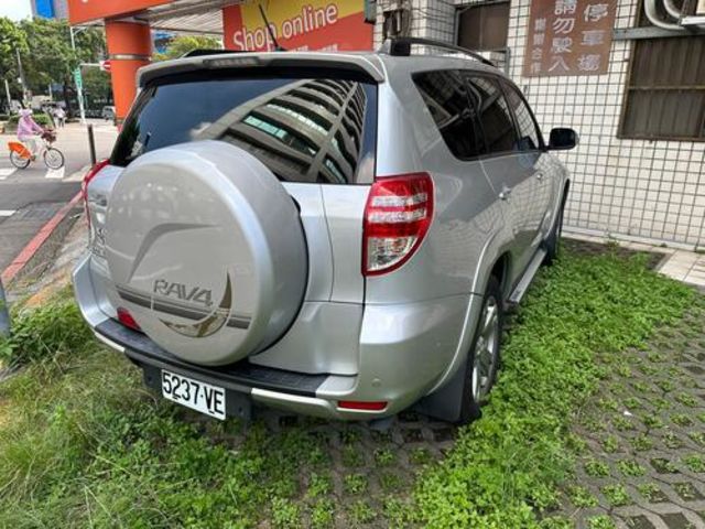 TOYOTA豐田 RAV4  第6張相片