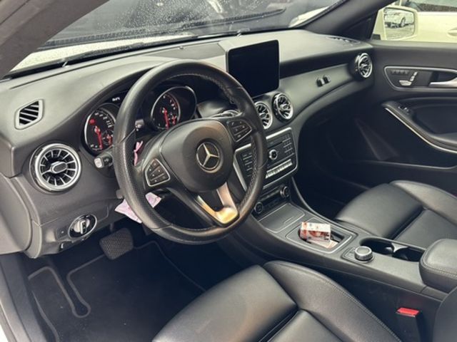 M-BENZ賓士 CLA250  第3張相片