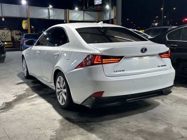 LEXUS凌志 IS 300H  第5張相片
