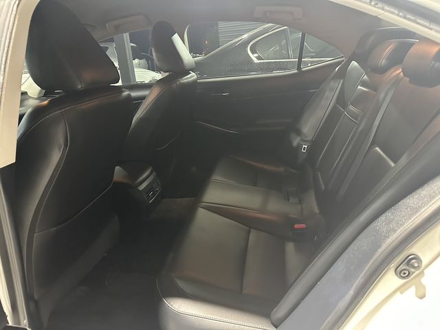 LEXUS凌志 IS 300H  第6張相片
