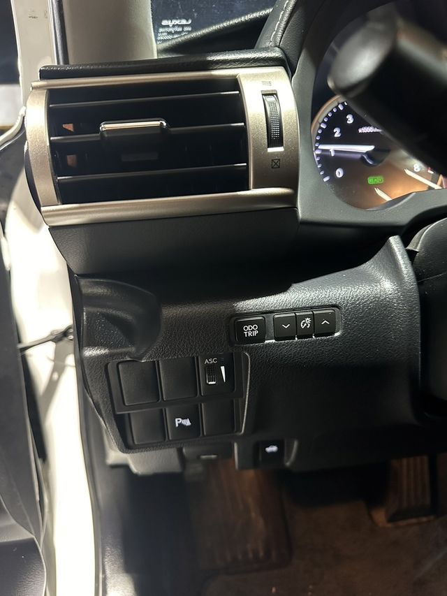 LEXUS凌志 IS 300H  第10張相片