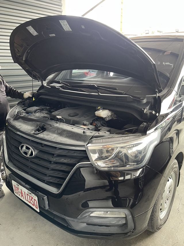 HYUNDAI現代 STAREX  第1張相片