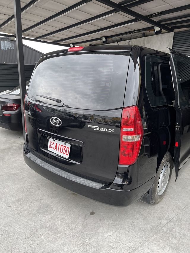 HYUNDAI現代 STAREX  第9張相片