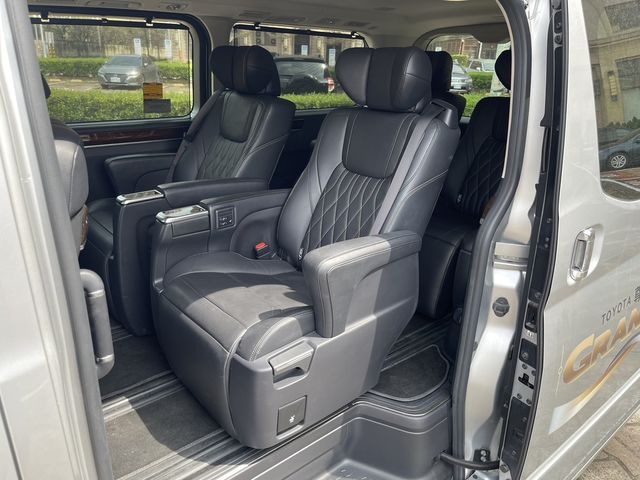 TOYOTA豐田 GRANVIA  第9張相片