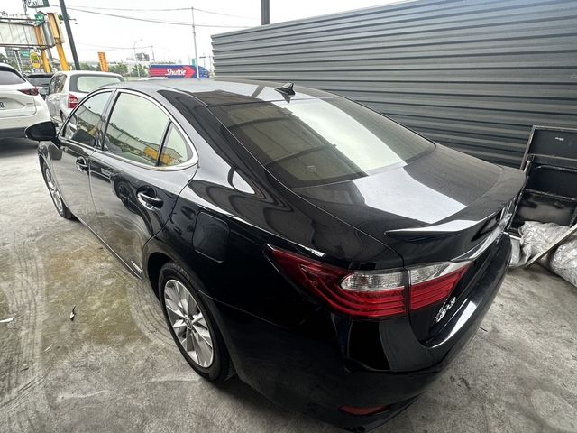 LEXUS凌志 ES300H  第7張相片