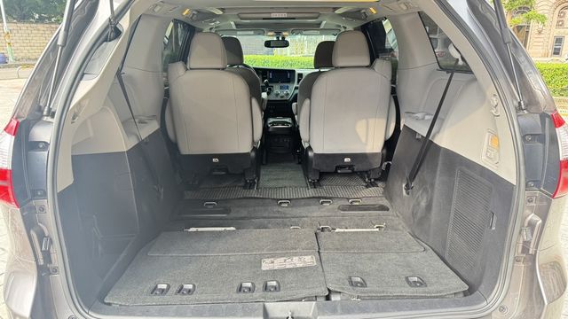 TOYOTA豐田 SIENNA  第7張相片