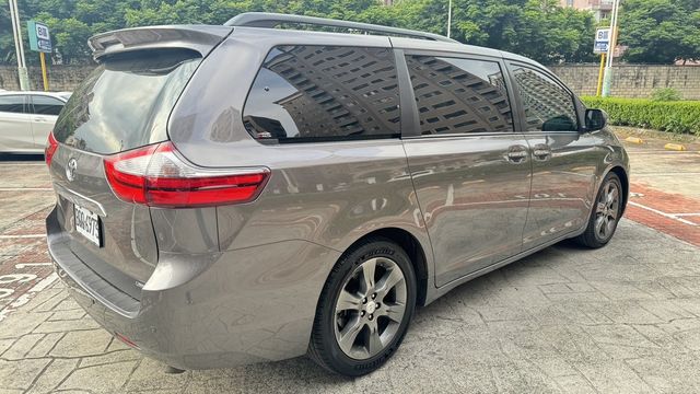 TOYOTA豐田 SIENNA  第11張相片