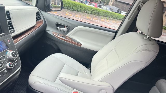 TOYOTA豐田 SIENNA  第15張相片