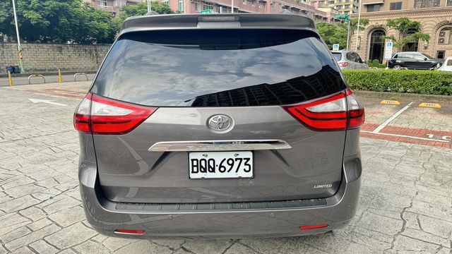 TOYOTA豐田 SIENNA  第18張相片