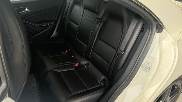 M-BENZ賓士 CLA250  第12張相片