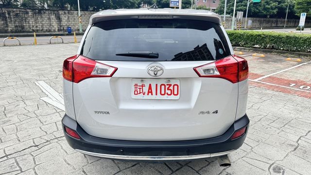 TOYOTA豐田 RAV4  第3張相片