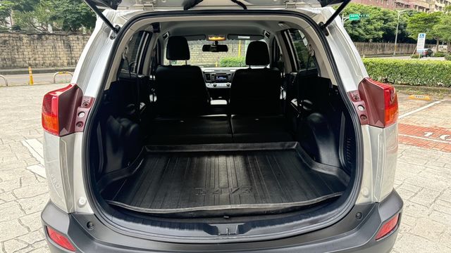 TOYOTA豐田 RAV4  第7張相片