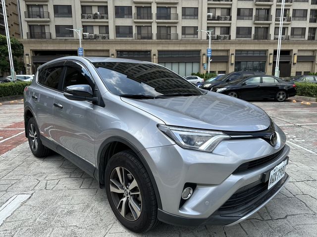 TOYOTA豐田 RAV4  第6張相片