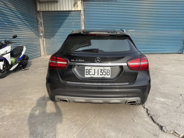 M-BENZ賓士 GLA180  第2張相片
