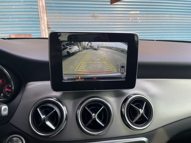 M-BENZ賓士 GLA180  第5張相片