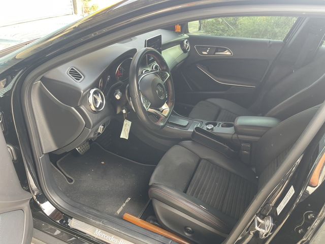 M-BENZ賓士 GLA180  第7張相片