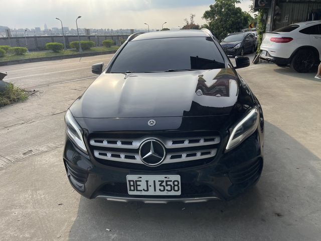 M-BENZ賓士 GLA180  第9張相片