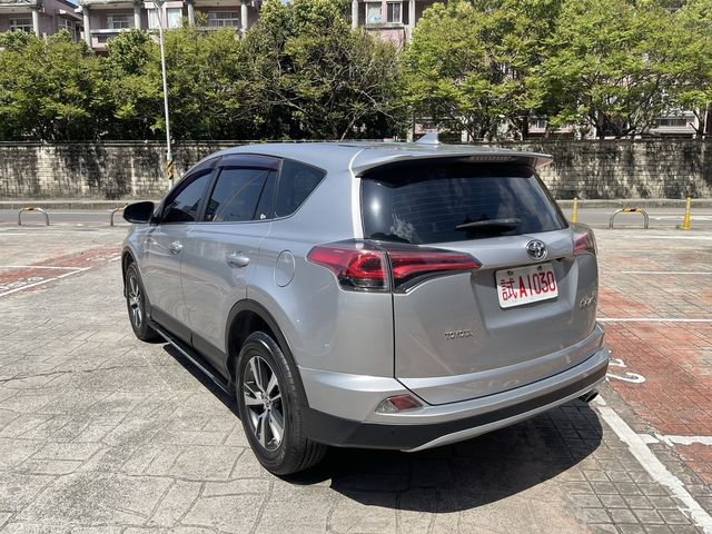 TOYOTA豐田 RAV4  第2張相片