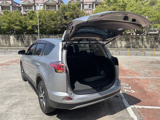 TOYOTA豐田 RAV4  第3張相片