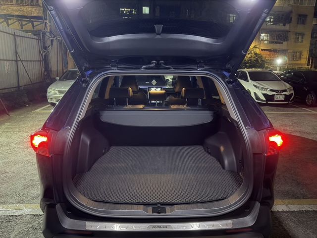 TOYOTA豐田 RAV4  第8張相片