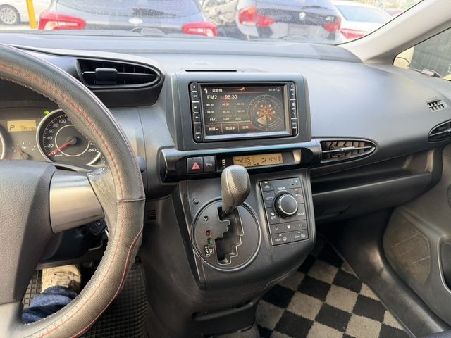 TOYOTA豐田 WISH  第5張相片