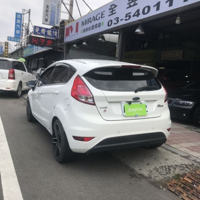 <SUM 全昱汽車 >2016年 福特 Fiesta  S渦輪運動型  1.0L       1000cc超省油、省稅、渦輪增壓 5門超安全小鋼炮 ~ ~  第6張相片