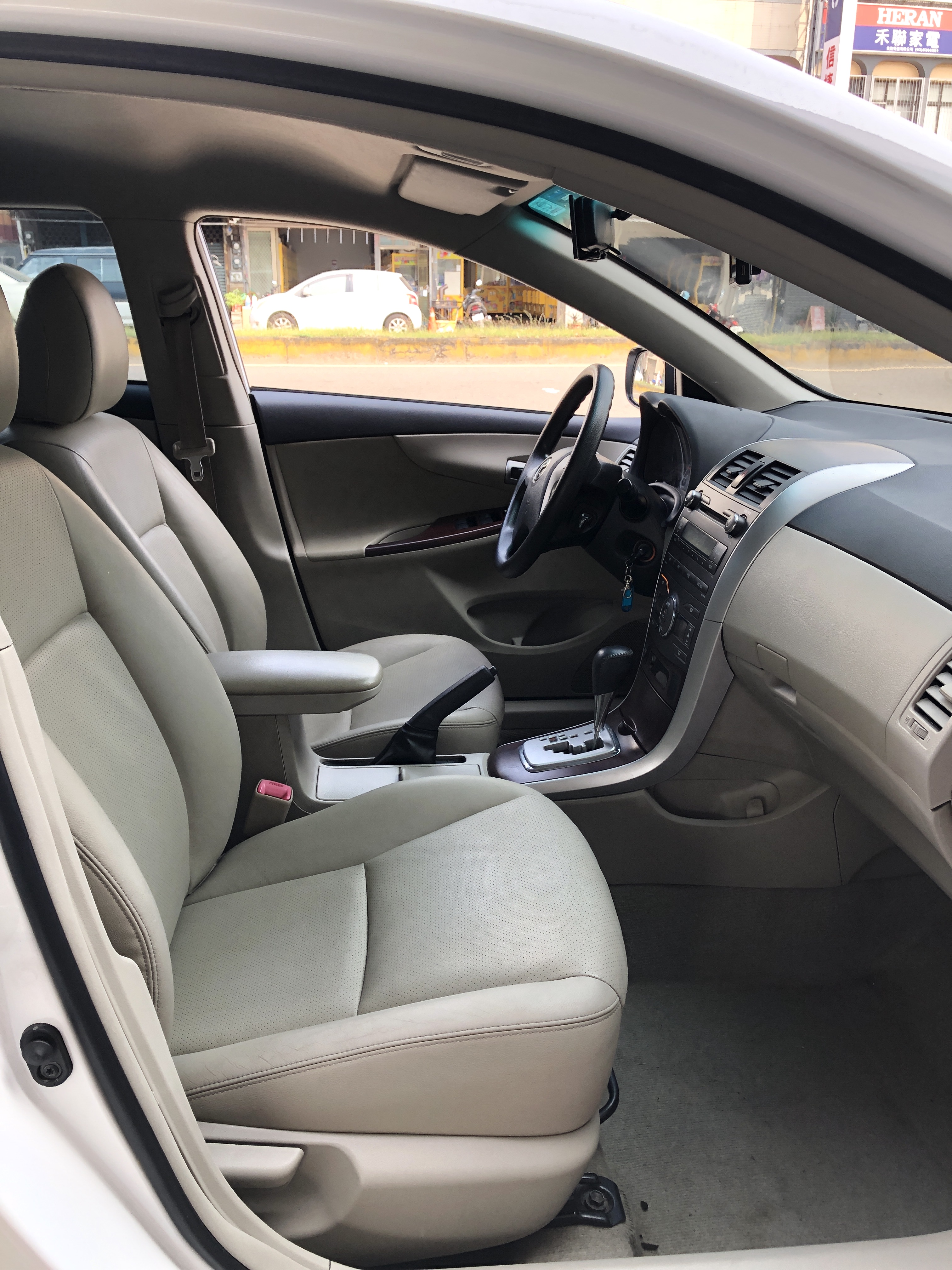 <SUM 全昱汽車 > 2012年 TOYOTA  ALTIS 1.8 E版~~ 醫生一手車 ~~   轎車銷量第一  第8張相片