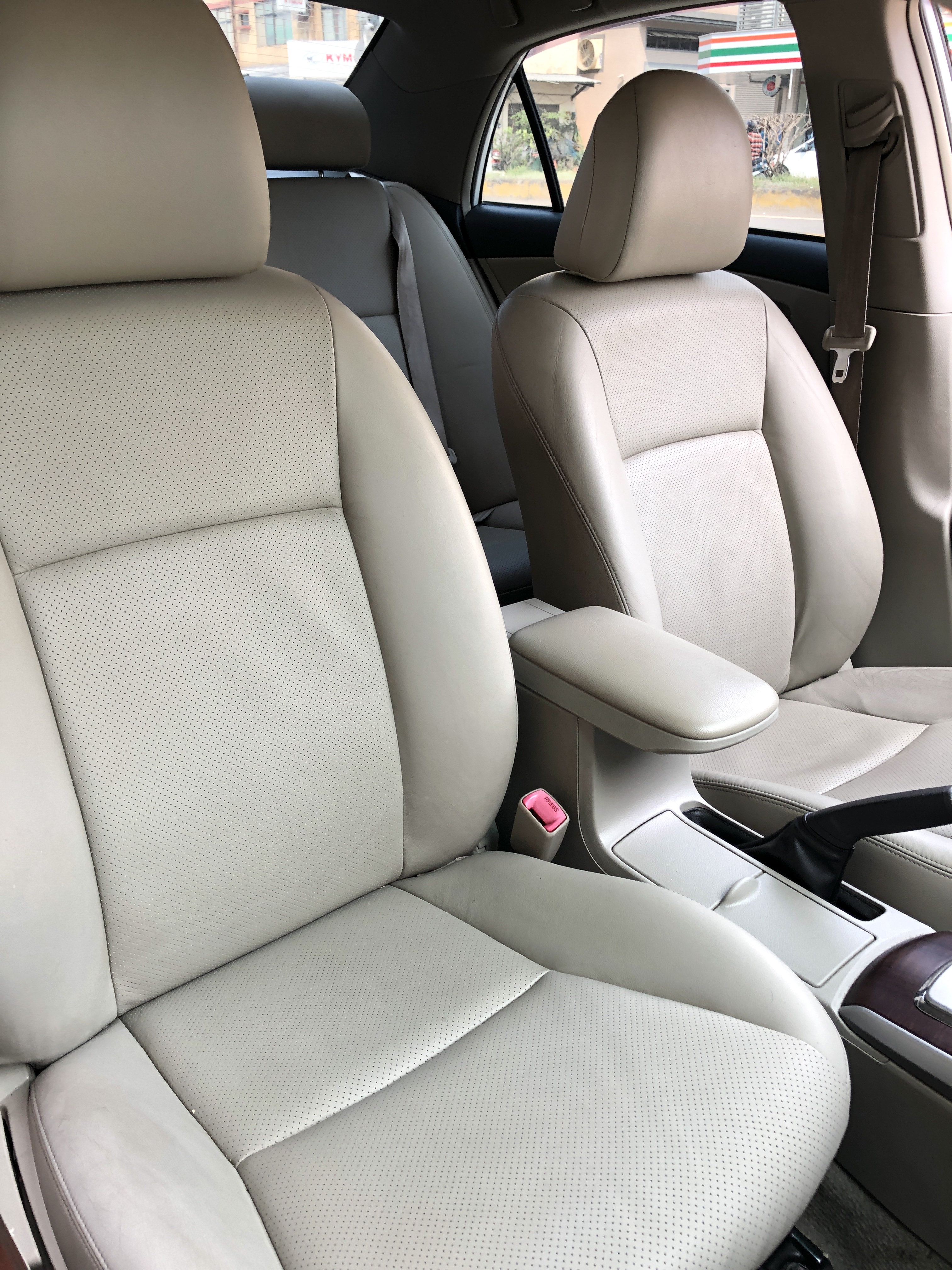 <SUM 全昱汽車 > 2012年 TOYOTA  ALTIS 1.8 E版~~ 醫生一手車 ~~   轎車銷量第一  第9張相片