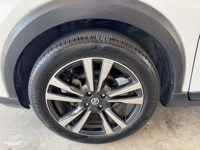 KICKS  第18張相片