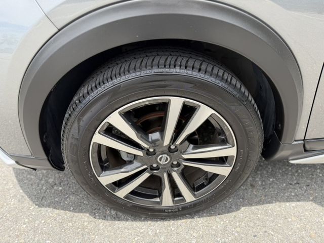 KICKS  第18張相片