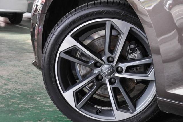 B9、虛擬座艙、氣氛燈、僅跑5.4萬公里  第9張相片