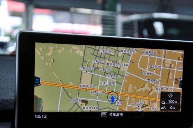 B9、虛擬座艙、氣氛燈、僅跑5.4萬公里  第12張相片