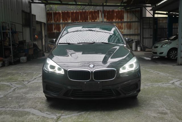 BMW218D2.0柴油車總代理保證實跑十三萬公里車況佳/歡迎來電預約賞車  第3張相片