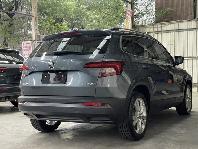 正2018 Skoda Karoq 1.5 TSI 尊榮版 新車125.9萬 整車原鈑件 ACC跟車系統 安全操控性佳  第8張相片