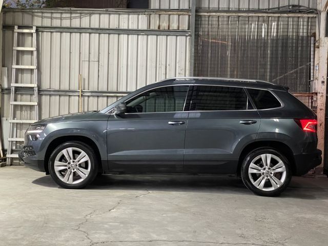正2018 Skoda Karoq 1.5 TSI 尊榮版 新車125.9萬 整車原鈑件 ACC跟車系統 安全操控性佳  第9張相片