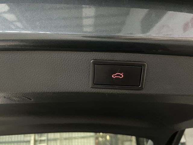 正2018 Skoda Karoq 1.5 TSI 尊榮版 新車125.9萬 整車原鈑件 ACC跟車系統 安全操控性佳  第16張相片
